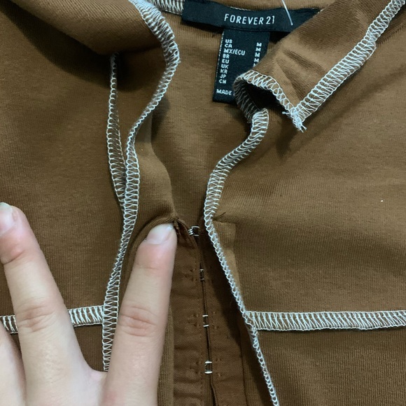 F21 Contrast Inverted Seam Top - Picture 4 of 5